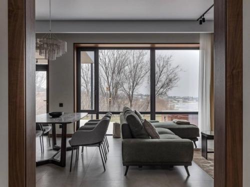 Этот загородный дом комфорт современной жизни с красотой природы сочетает. 08