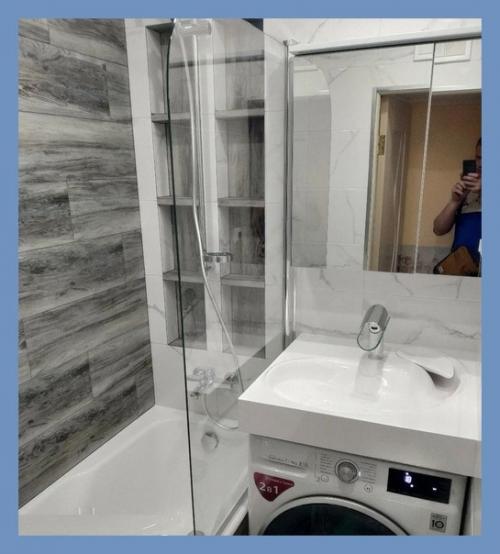 Площадь нашей ванной комнаты очень маленькая, но мы продумали все до мельчайших деталей и сделали очень функциональный ремонт. 01