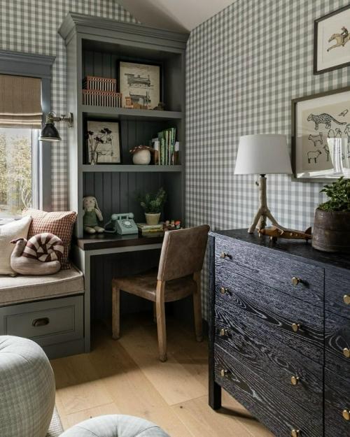 Эта спальня в загородном доме создана для мальчика, сочетая уют, функциональность и индивидуальность. 05 Эта спальня в загородном доме создана для мальчика, сочетая уют, функциональность и индивидуальность. 05