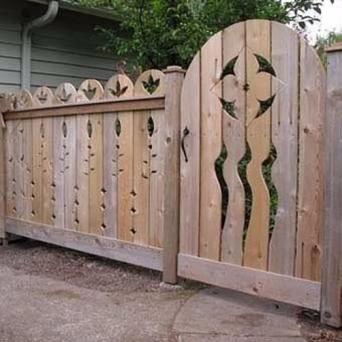 Красивые деревянные заборы и ворота - редкость в наш прагматичный век. 03