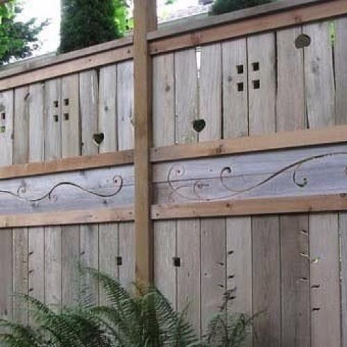 Красивые деревянные заборы и ворота - редкость в наш прагматичный век. 07