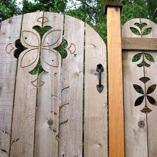 Красивые деревянные заборы и ворота - редкость в наш прагматичный век. 01