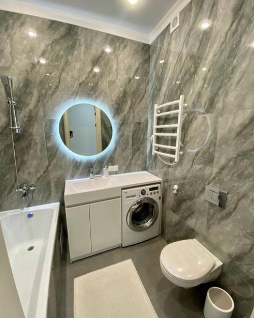 80 кв.  м, потолки 3 метра. 06