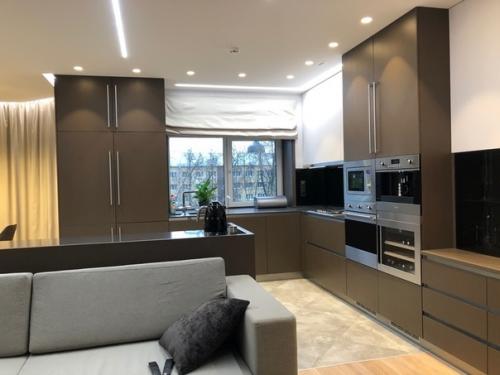 Дизайн кухни - гостиной реализованного объекта от мастерской интерьера и архитектуры Arthouse. 07