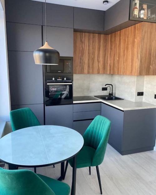 Кухня готова.  Выжали максимум из этой неудобной и небольшой площади. 02