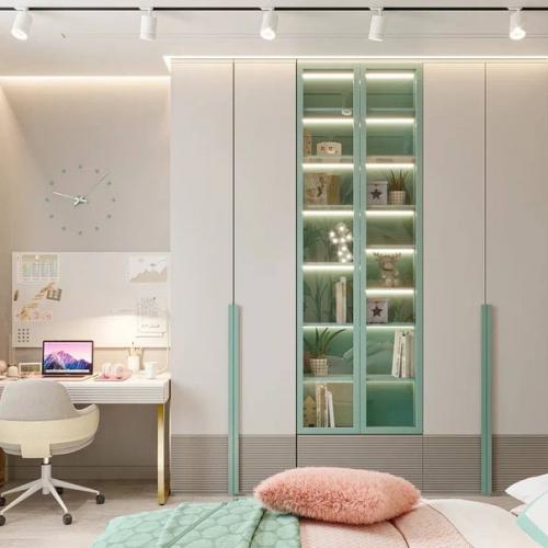 Школа ремонта.  Детская комната для ребёнка 7 лет в пастельных тонах с бирюзовыми акцентами. 01