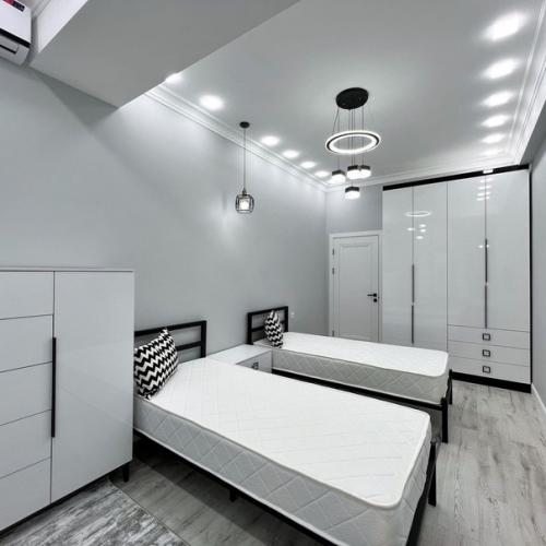 Шикарная 4-х комнатная квартира студия с новой мебелью и бытовой техникой. 06