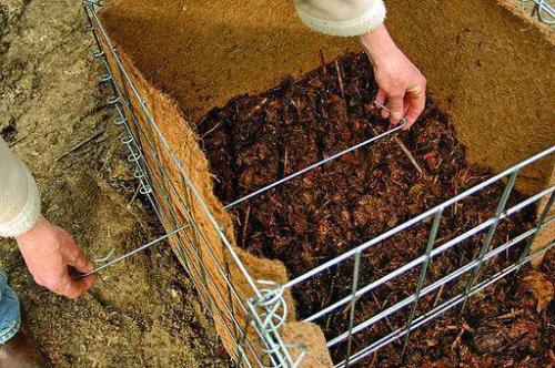 Мы создаём высокую овощную грядку из габионов. 03