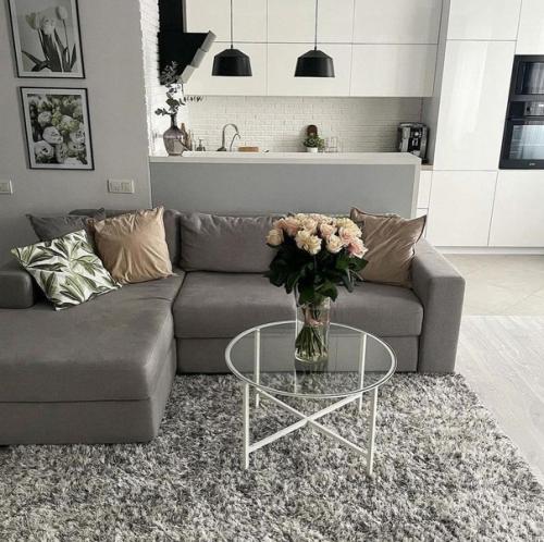 Присутствие серого цвета в интерьере никаким образом не способствует созданию скучной и депрессивной атмосферы. 02