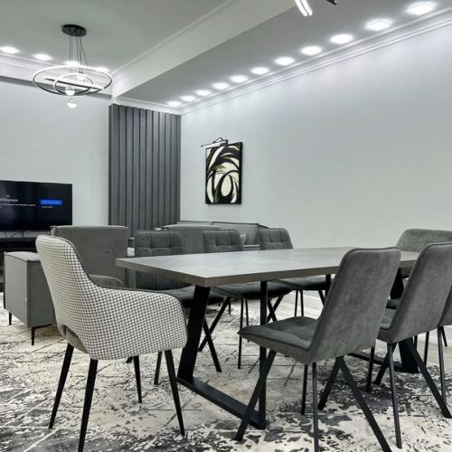 Шикарная 4-х комнатная квартира студия с новой мебелью и бытовой техникой. 01