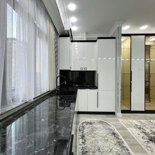 Шикарная 4-х комнатная квартира студия с новой мебелью и бытовой техникой. 02