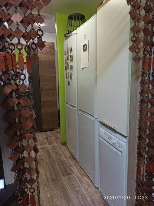 Вариант - куда убрать холодильник в хрущевке, вид из кухни и из комнаты. 02