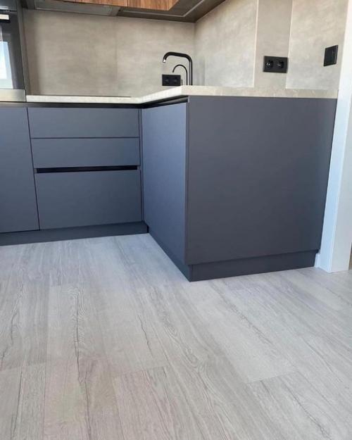 Кухня готова.  Выжали максимум из этой неудобной и небольшой площади. 05