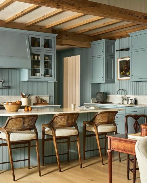 Уютный интерьер загородного дома, в котором архитектура и природа существуют в идеальном равновесии. 03