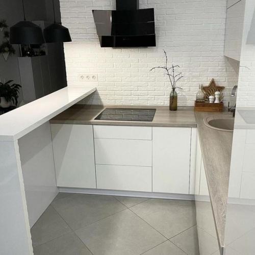 Присутствие серого цвета в интерьере никаким образом не способствует созданию скучной и депрессивной атмосферы. 03