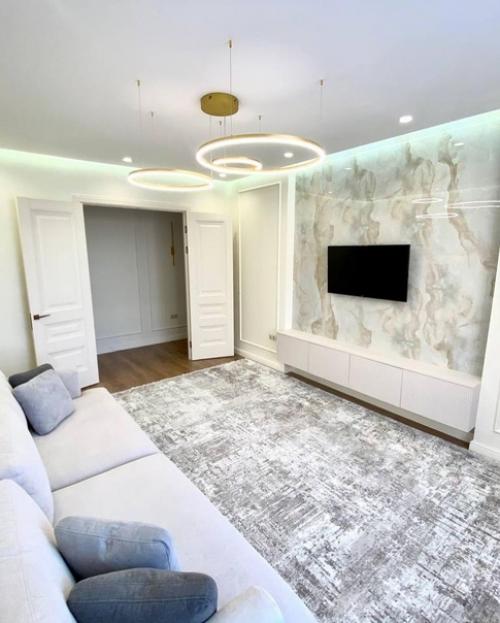 80 кв.  м, потолки 3 метра. 01