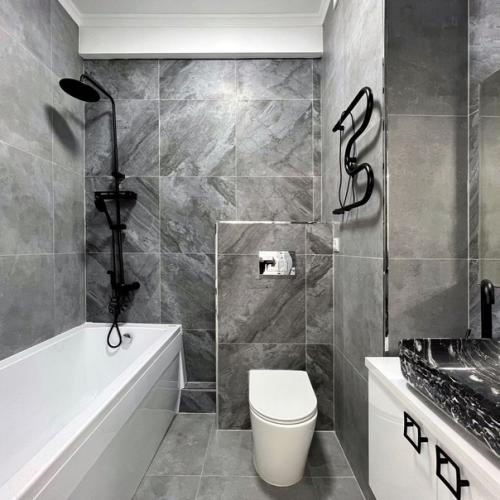 Шикарная 4-х комнатная квартира студия с новой мебелью и бытовой техникой. 08