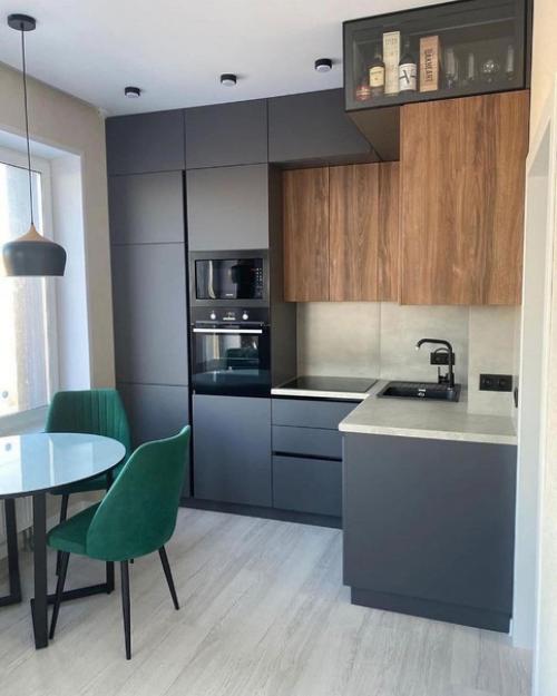 Кухня готова.  Выжали максимум из этой неудобной и небольшой площади. 01