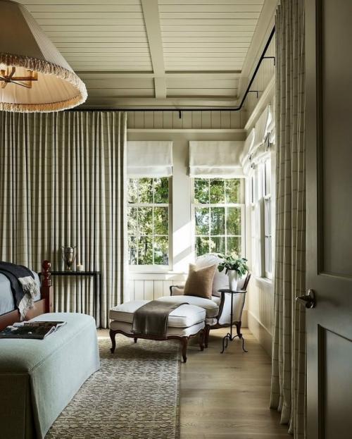 Уютный интерьер загородного дома, в котором архитектура и природа существуют в идеальном равновесии. 07