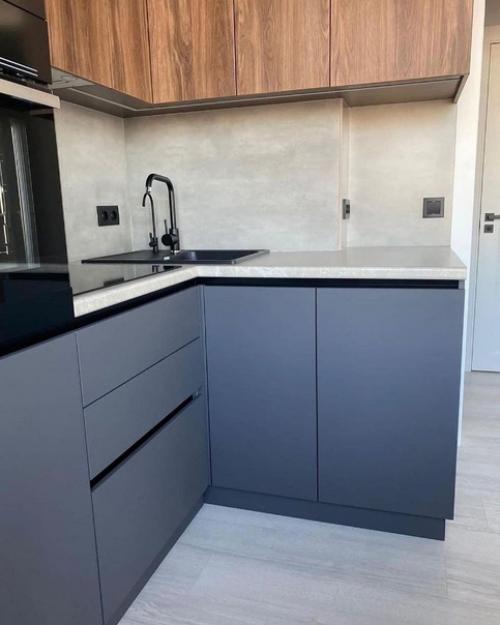 Кухня готова.  Выжали максимум из этой неудобной и небольшой площади. 07