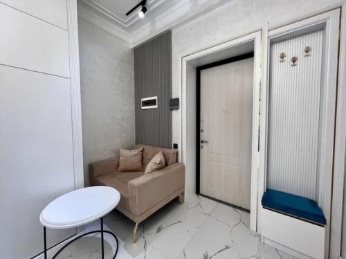 Дизайнерский ремонт, площадью 42 кв. 01