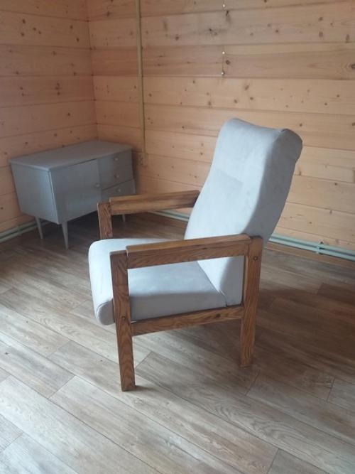 Всем здравствуйте!  Не знаю, кто производитель данного кресла, ко мне их попало 2. 03