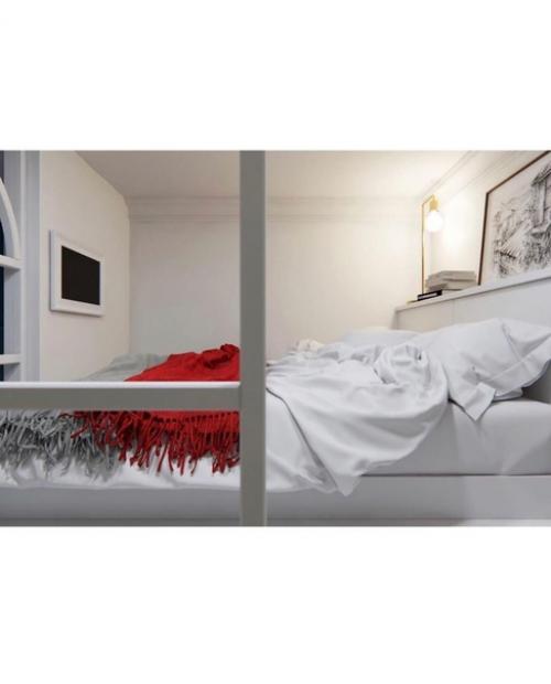 В обычной городской новостройке, среди суеты и повседневности, спрятался уютный уголок крошечной парижской квартиры. 08