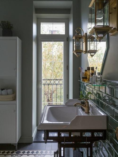 Дизайн в индустриальном стиле с балконом в ванной комнате. 09