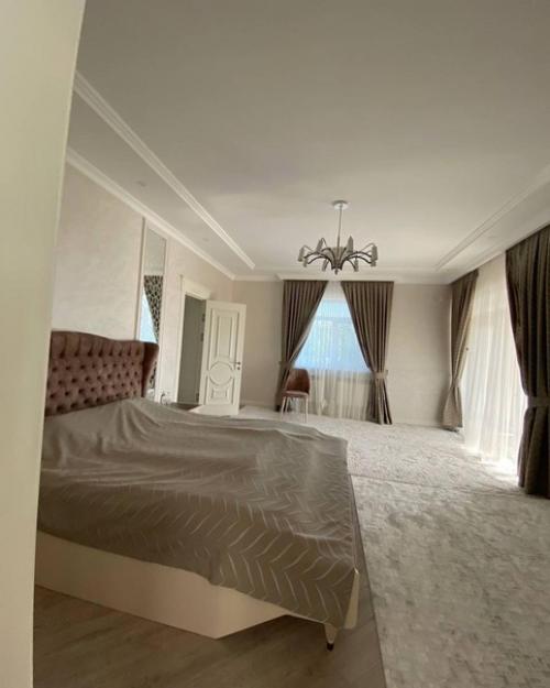 Родительский особняк.  Роскошный дом в престижном районе, со всей обстановкой, дорогой ремонт, авторский дизайн. 06