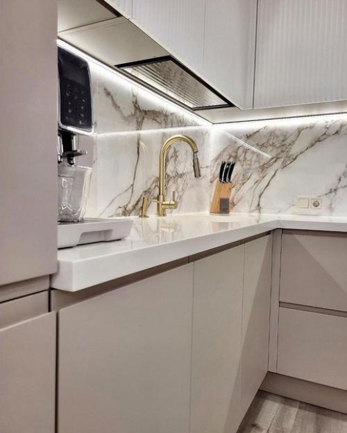 А вот и наша кухня сразу после монтажа. 03