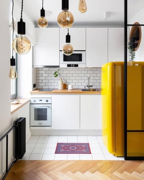 Дизайнеры создали единое пространство квартиры - студии, с логичным переходом всех основных функциональных зон. 01