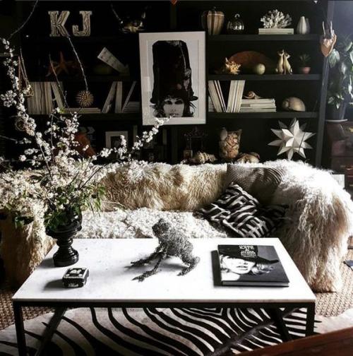 За последние несколько лет дизайнеры стали чаще использовать мебель из искусственного меха в авторских проектах. 03