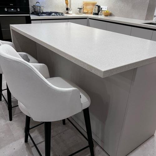 Очень долго думали насчет отдельно стоящего острова и вот что у нас получилось. 05