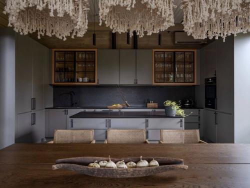 Этот дом впечатляет с первого взгляда - простор, свет и свобода чувствуются в каждом уголке. 08