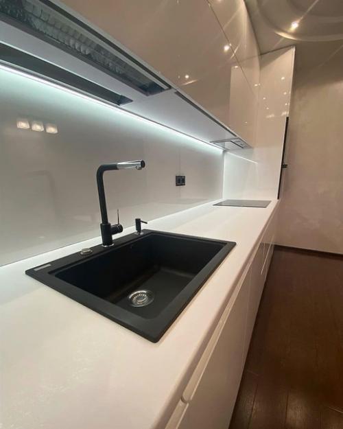 Кухня готова.  Не стали мудрить с цветом и фрезеровкой. 04