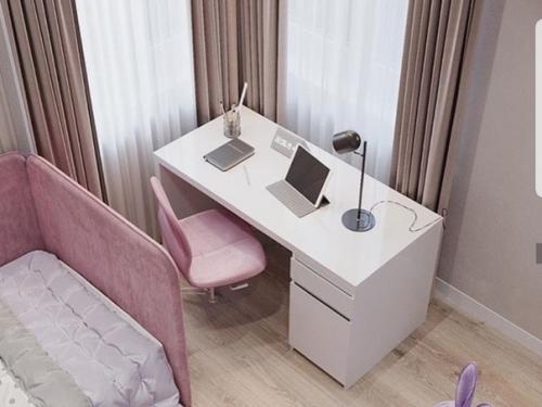 Нежно-розовый интерьер детской комнатки. 01