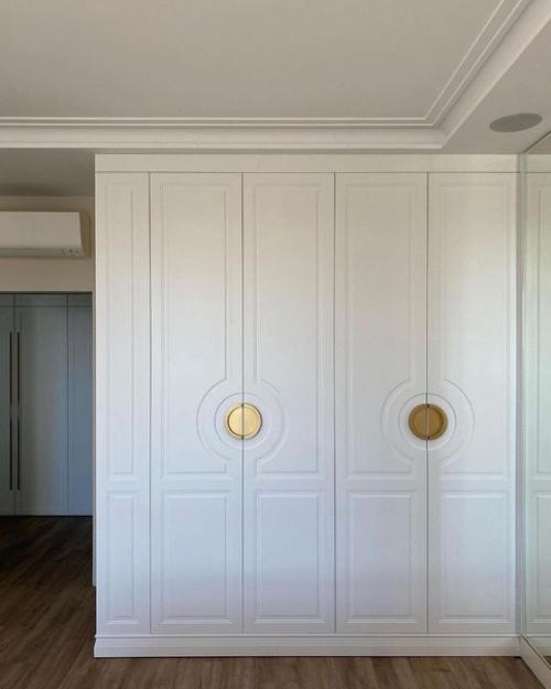 Только установили шкаф в спальне. 07