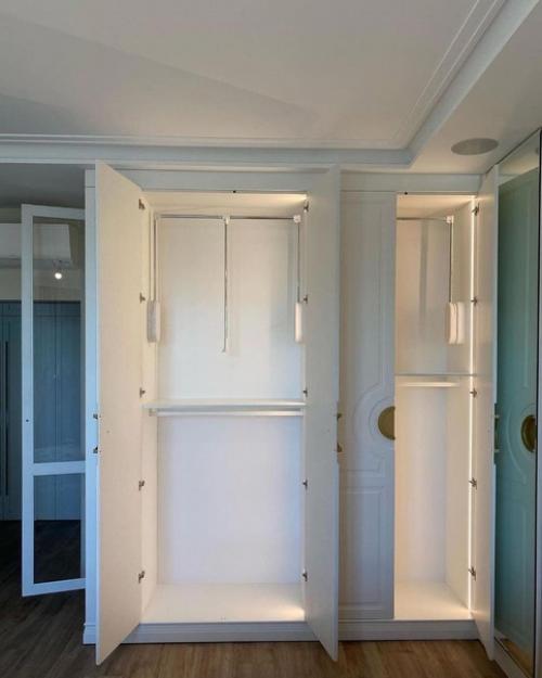 Только установили шкаф в спальне. 06