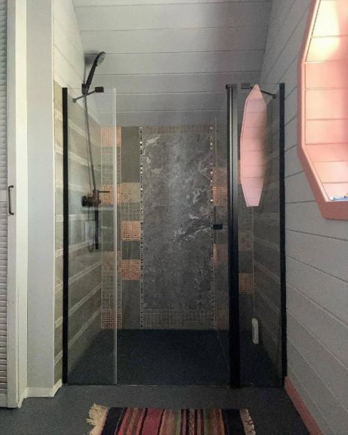 Стильное пространство под крышей, где каждая деталь продумана с любовью к комфорту и эстетике. 02