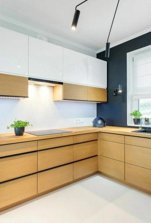 Деревянная кухня выглядит красиво и стильно уже много лет. 05