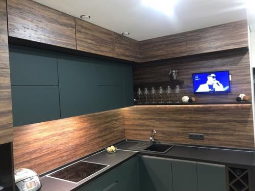 Лаконичный дизайн угловой кухни. 02