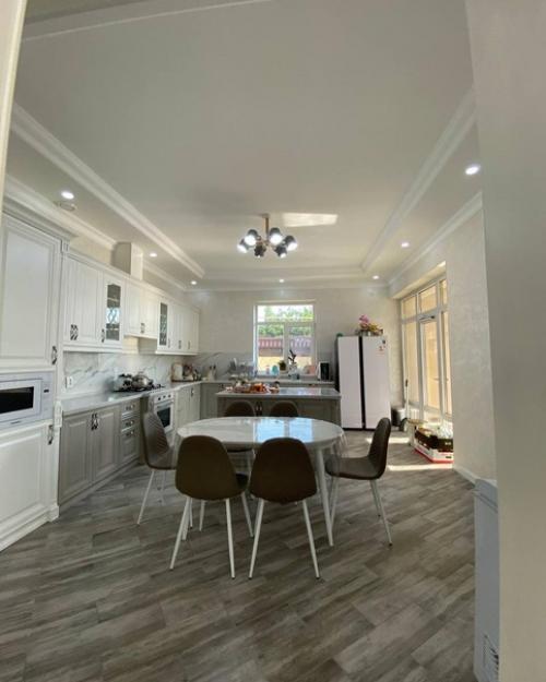 Родительский особняк.  Роскошный дом в престижном районе, со всей обстановкой, дорогой ремонт, авторский дизайн. 04