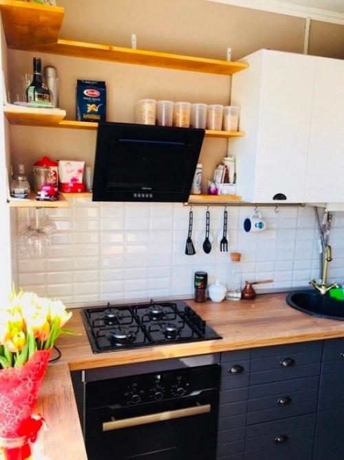 Муж делал тут всё своими руками, в т. ч. и мебель! 02