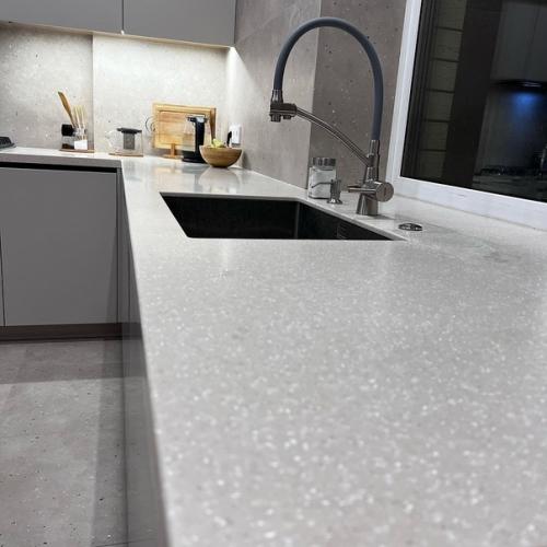 Очень долго думали насчет отдельно стоящего острова и вот что у нас получилось. 06