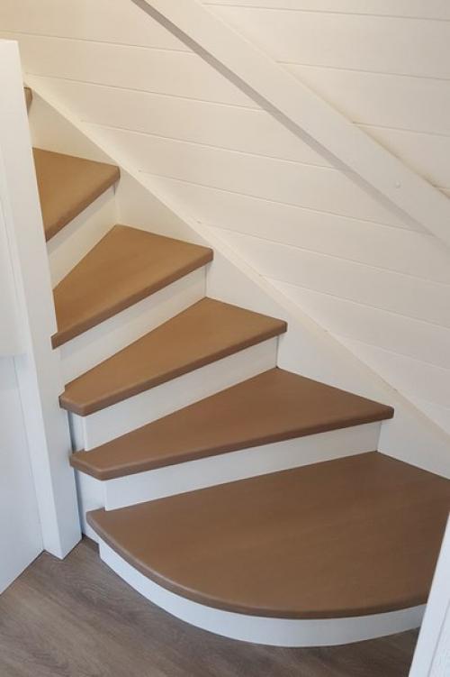 Комбинированная лестница из лиственницы и сосны. 02