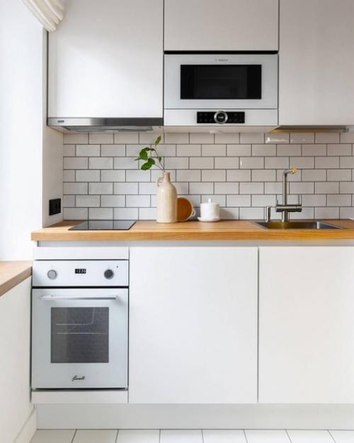 Дизайнеры создали единое пространство квартиры - студии, с логичным переходом всех основных функциональных зон. 02