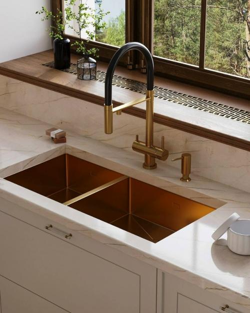 Эта кухня - настоящее сердце дома, где уют и эстетика слились воедино. 05