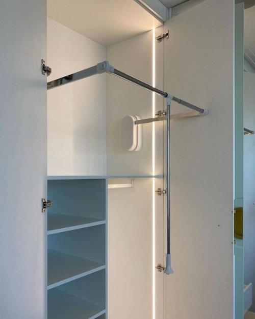 Только установили шкаф в спальне. 05