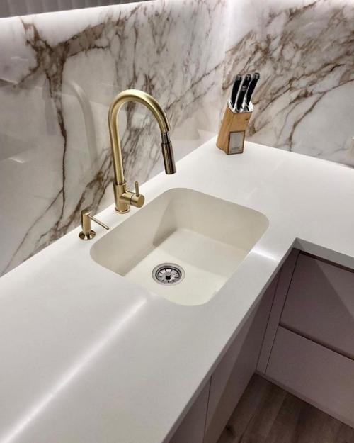 А вот и наша кухня сразу после монтажа. 04