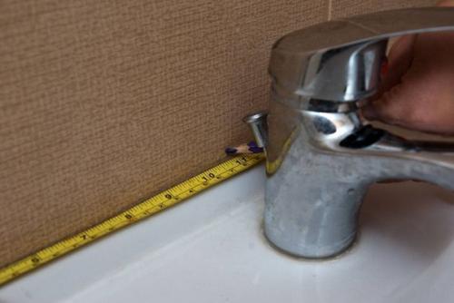 Как установить зеркало в ванной. 01